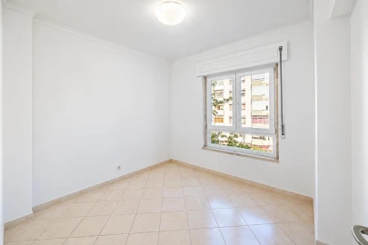 Apartamento T3 para Venda em Massamá e Monte Abraão