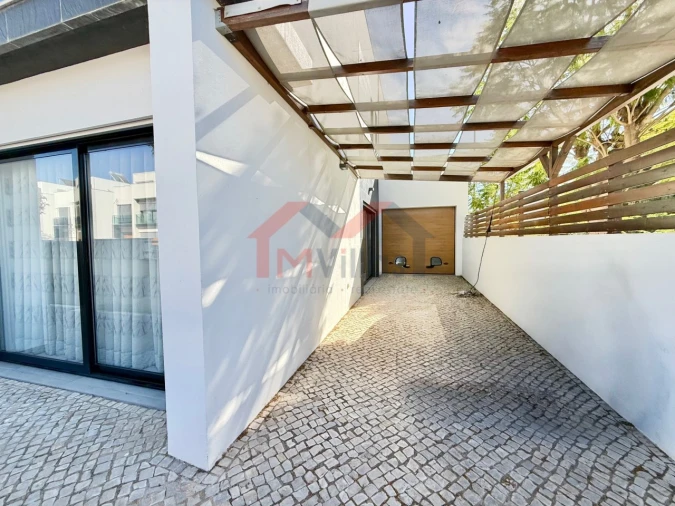 Moradia T4 para Venda em Quelfes Foto 5