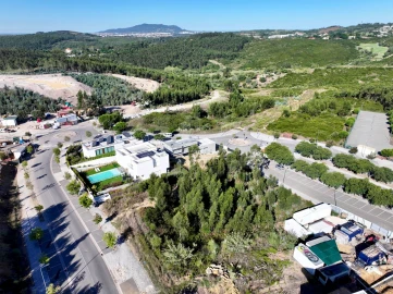 Terreno para Venda em Queluz e Belas
