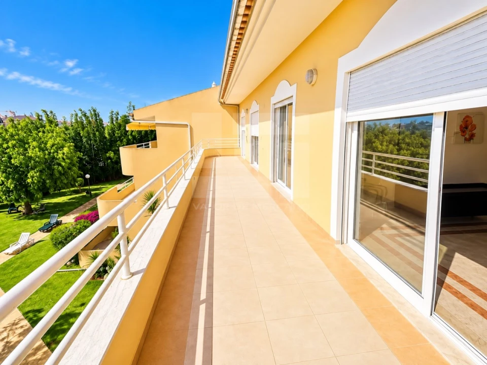 Apartamento T2 para Venda em Quarteira Foto 3
