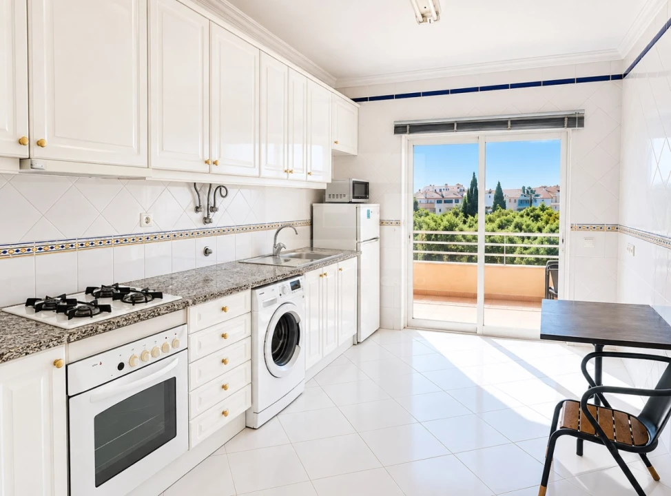 Apartamento T2 para Venda em Quarteira Foto 4