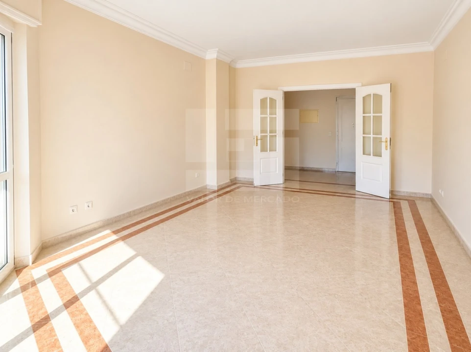 Apartamento T2 para Venda em Quarteira Foto 8