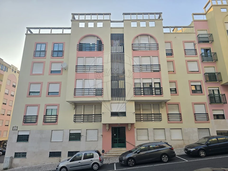Apartamento T4 para Venda em Massamá e Monte Abraão Foto 3