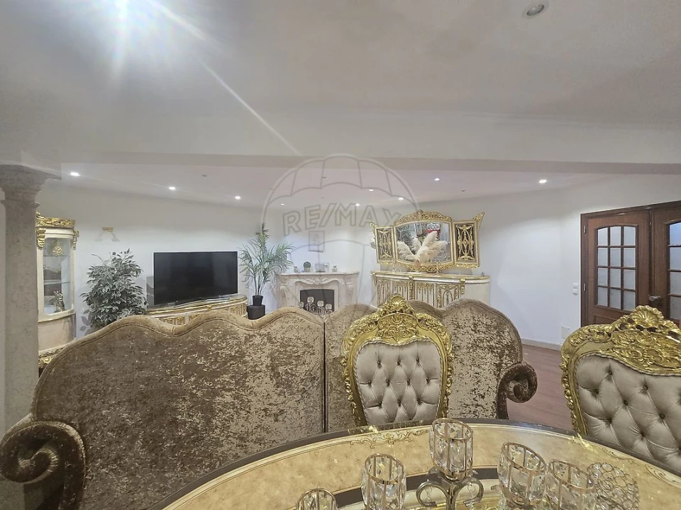 Apartamento T4 para Venda em Massamá e Monte Abraão Foto 19