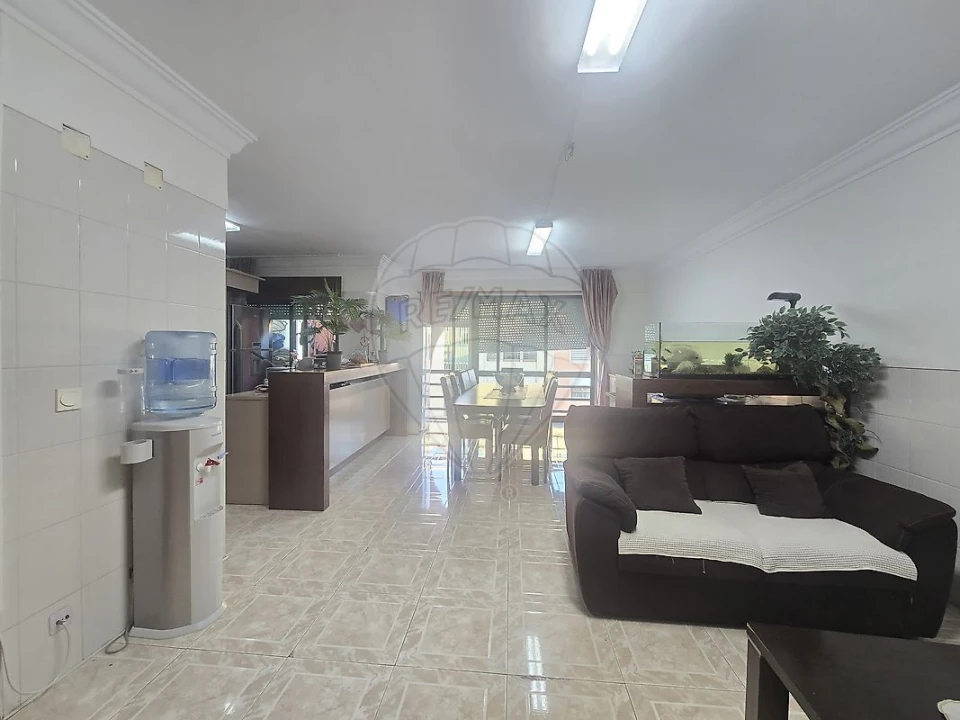 Apartamento T4 para Venda em Massamá e Monte Abraão Foto 21