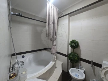 Apartamento T4 para Venda em Massamá e Monte Abraão