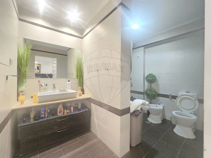 Apartamento T4 para Venda em Massamá e Monte Abraão Foto 26