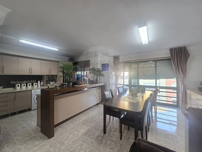 Apartamento T4 para Venda em Massamá e Monte Abraão Foto 23