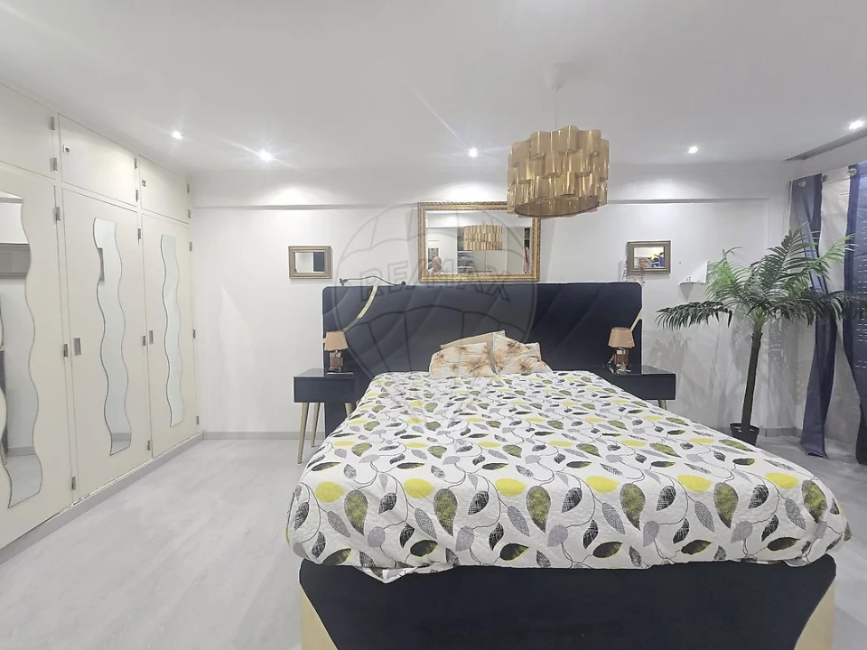 Apartamento T4 para Venda em Massamá e Monte Abraão Foto 13