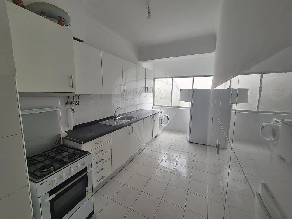 Apartamento T2 para Venda em Agualva e Mira-Sintra Foto 1