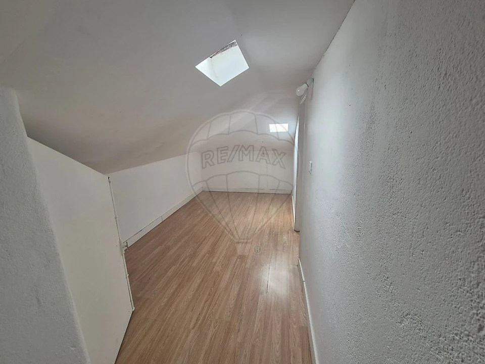 Apartamento T2 para Venda em Agualva e Mira-Sintra Foto 12