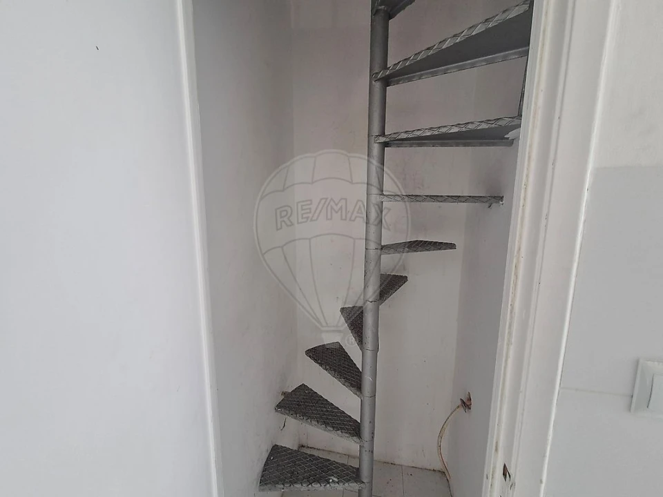 Apartamento T2 para Venda em Agualva e Mira-Sintra Foto 13