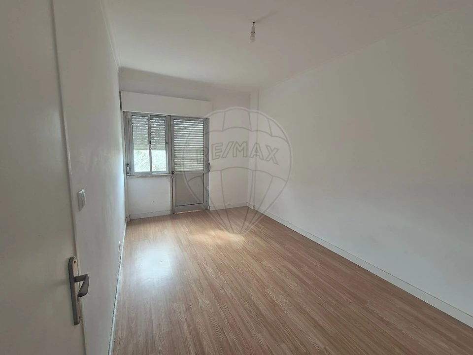 Apartamento T2 para Venda em Agualva e Mira-Sintra Foto 3
