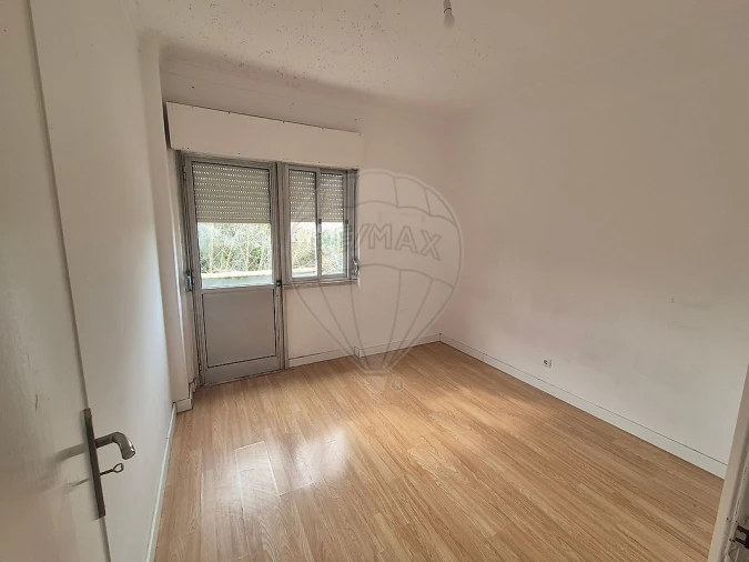 Apartamento T2 para Venda em Agualva e Mira-Sintra Foto 4