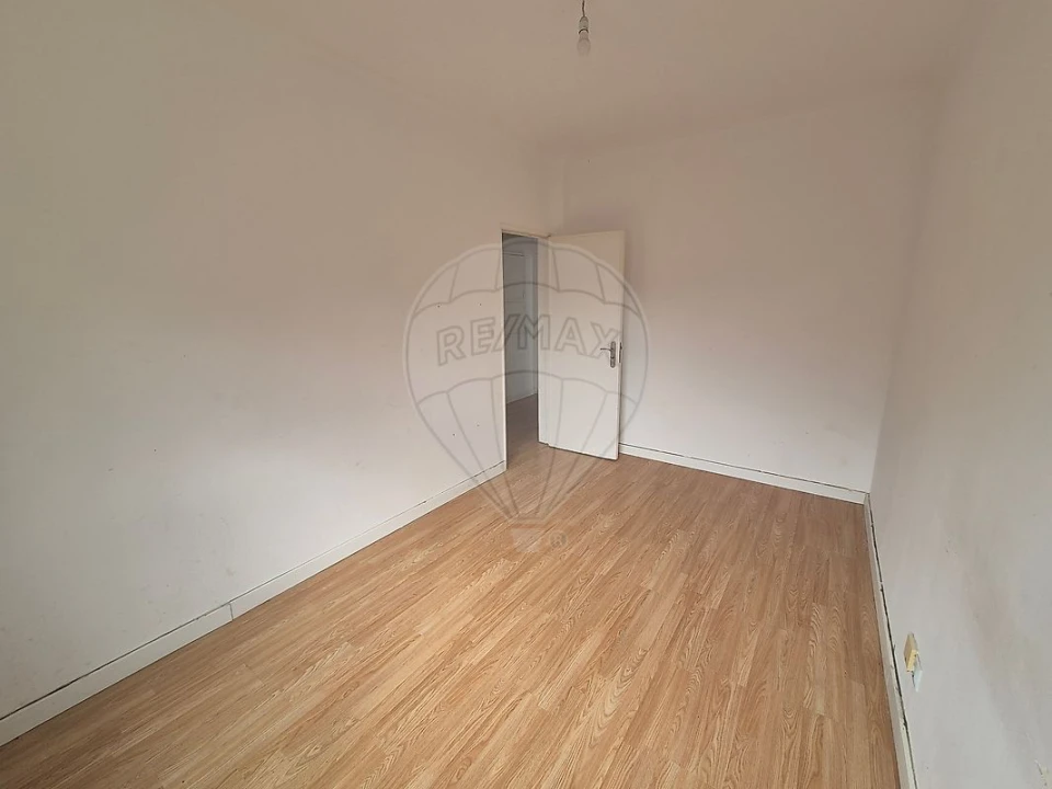 Apartamento T2 para Venda em Agualva e Mira-Sintra Foto 10