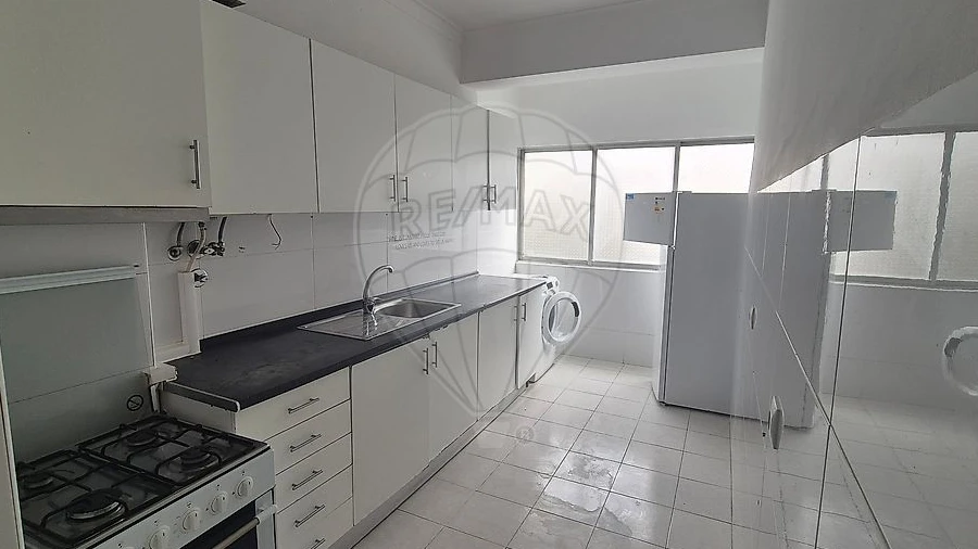 Apartamento T2 para Venda em Agualva e Mira-Sintra