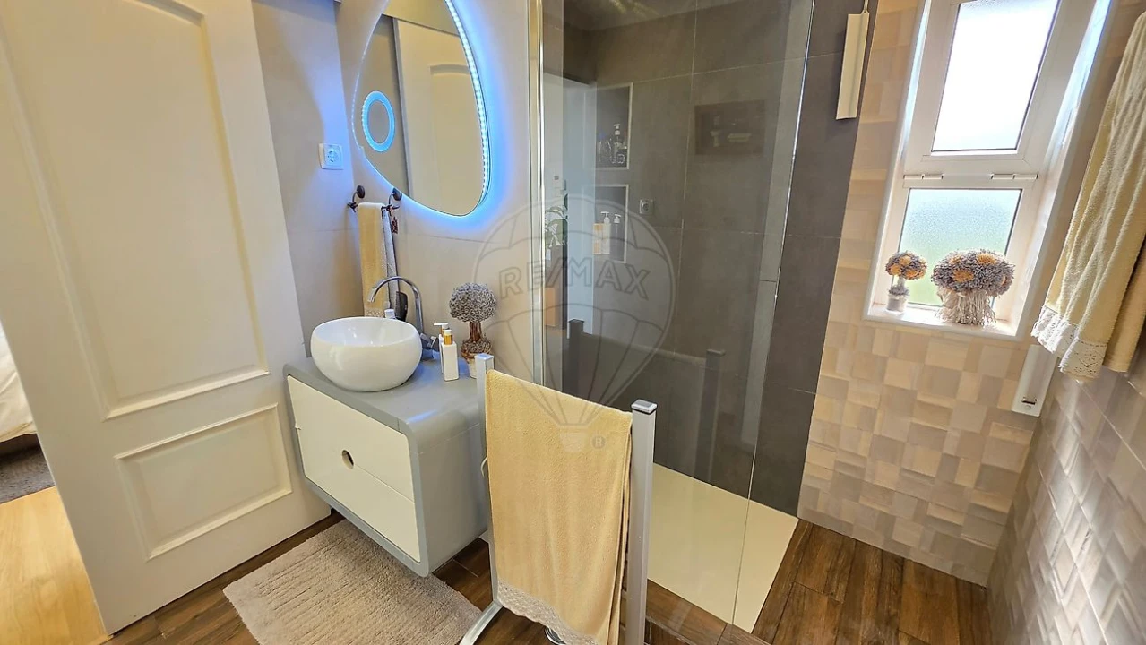 Apartamento T3 para Venda em Almada, Cova da Piedade, Pragal e Cacilhas Foto 40
