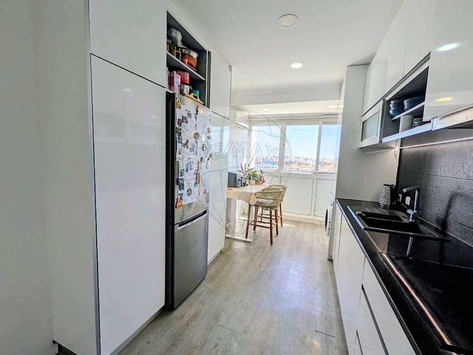 Apartamento T3 para Venda em Almada, Cova da Piedade, Pragal e Cacilhas Foto 8
