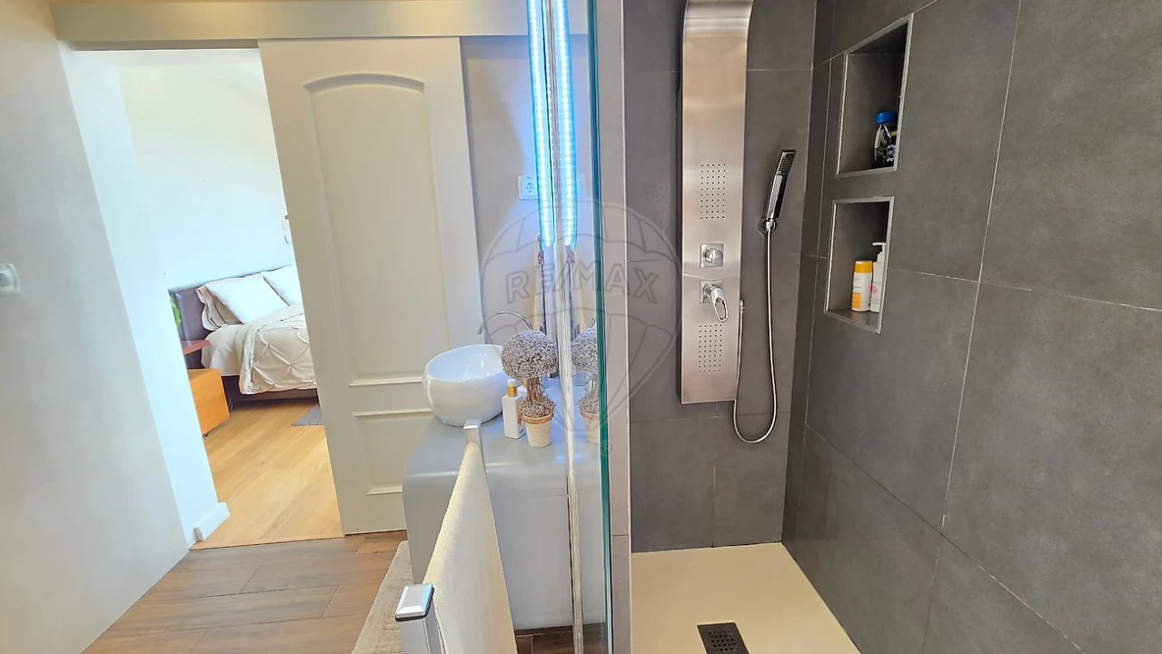 Apartamento T3 para Venda em Almada, Cova da Piedade, Pragal e Cacilhas Foto 41