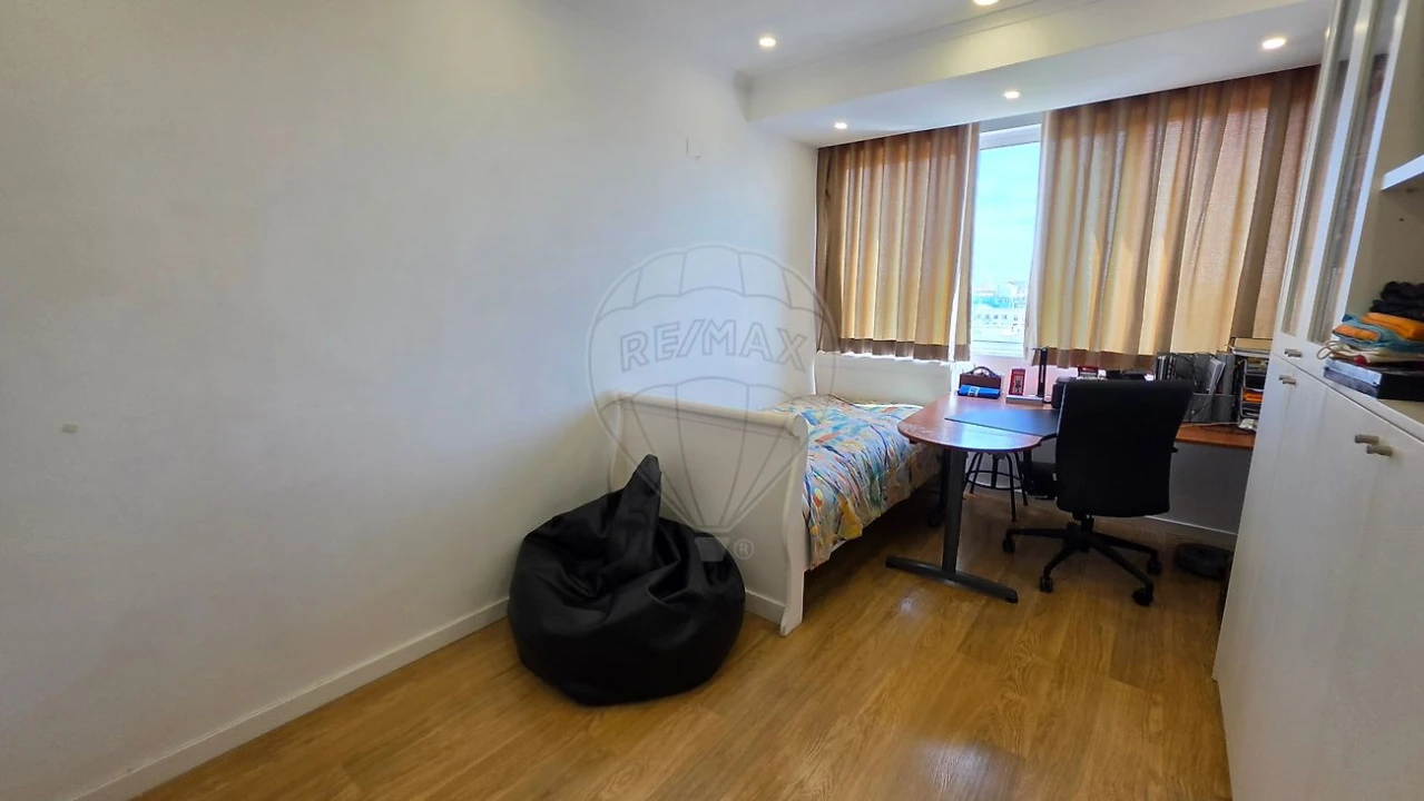 Apartamento T3 para Venda em Almada, Cova da Piedade, Pragal e Cacilhas Foto 28