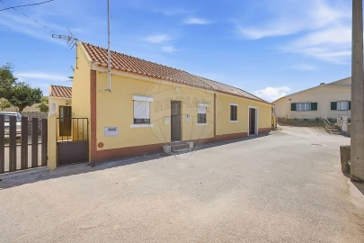 Moradia T2 para Venda em Maxial e Monte Redondo