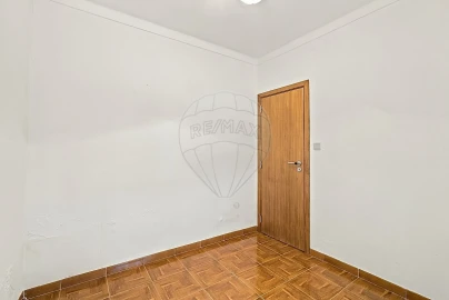Moradia T2 para Venda em Maxial e Monte Redondo