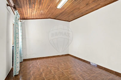 Moradia T2 para Venda em Maxial e Monte Redondo