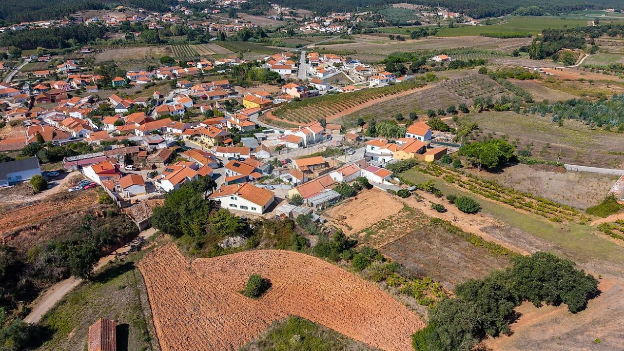 Moradia T2 para Venda em Maxial e Monte Redondo Foto 28