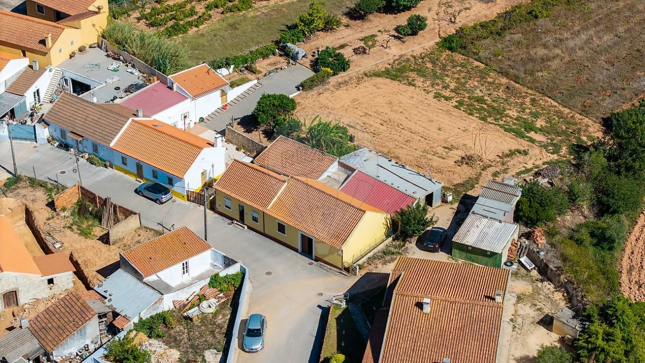 Moradia T2 para Venda em Maxial e Monte Redondo Foto 40