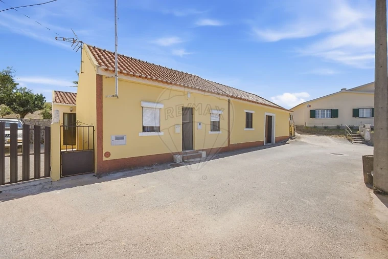 Moradia T2 para Venda em Maxial e Monte Redondo Foto 24