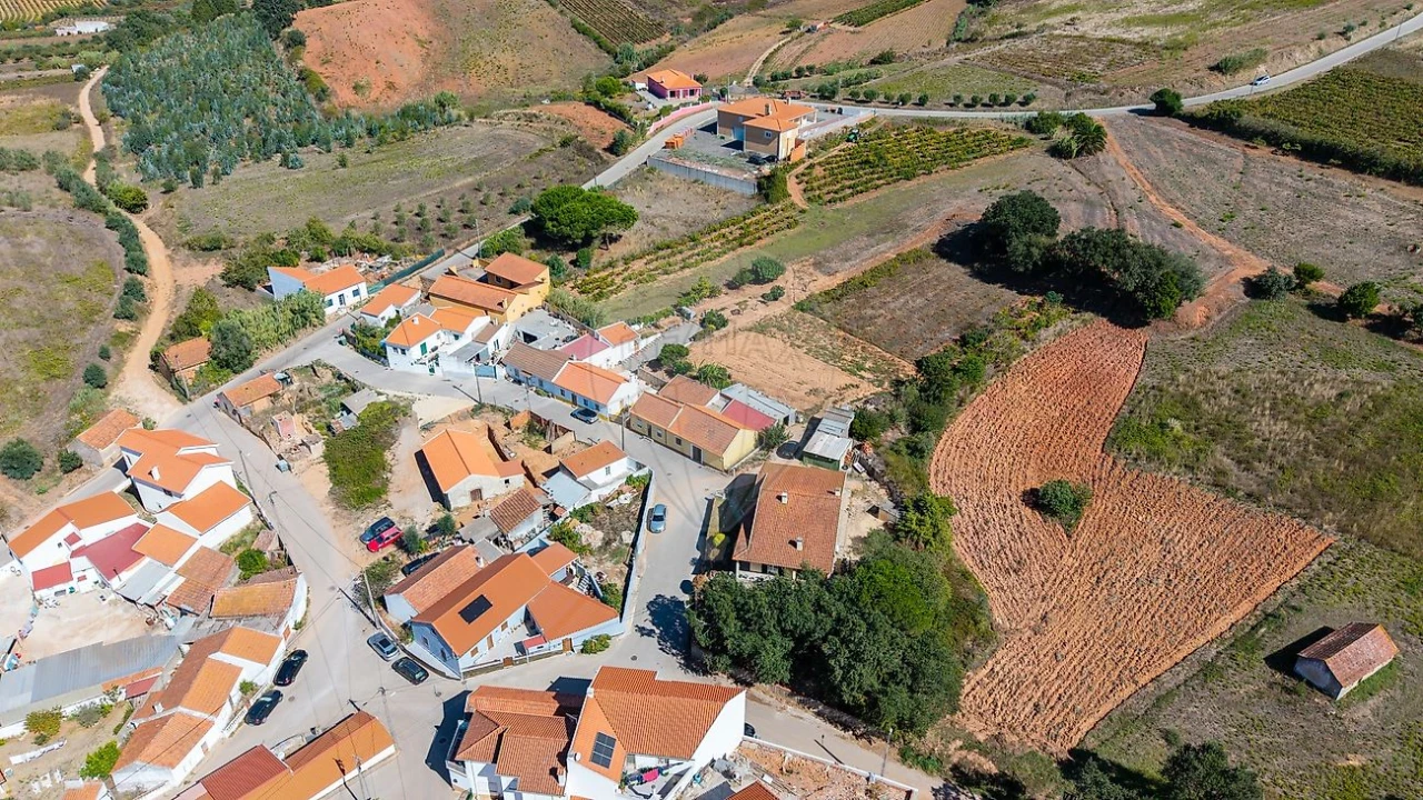 Moradia T2 para Venda em Maxial e Monte Redondo Foto 42