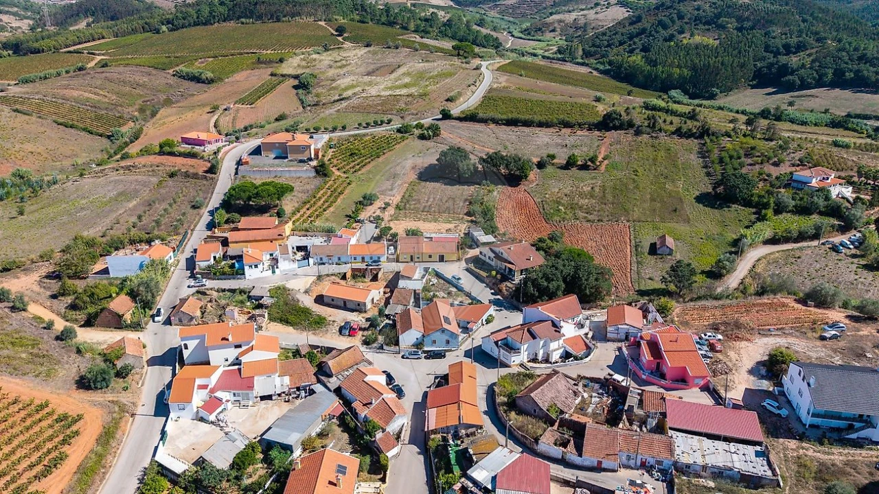 Moradia T2 para Venda em Maxial e Monte Redondo Foto 31