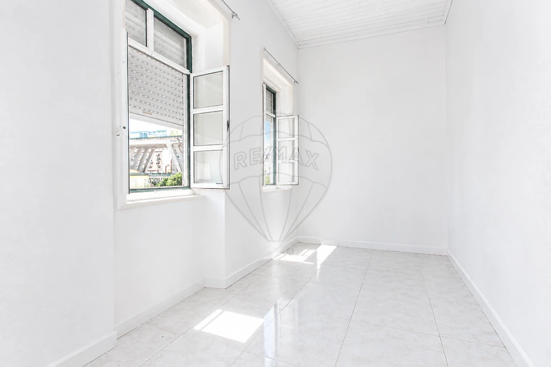 Apartamento T2 para Venda em Póvoa de Santa Iria e Forte da Casa Foto 28