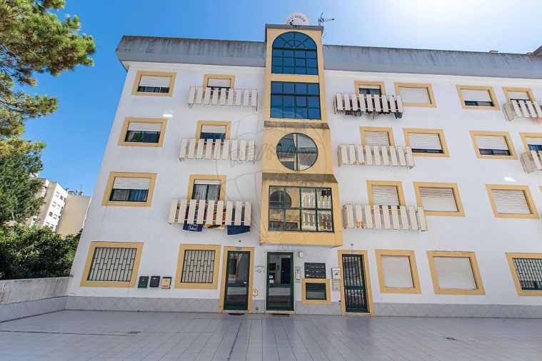 Apartamento T2 para Venda em Póvoa de Santa Iria e Forte da Casa Foto 2