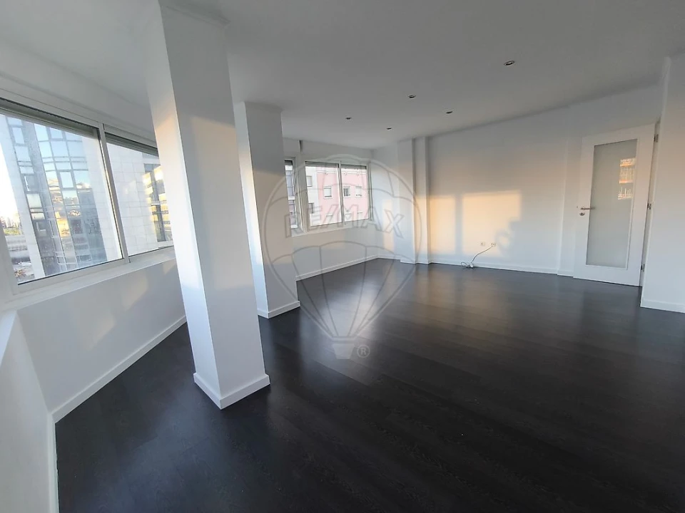 Apartamento T3 para Venda em Avenidas Novas Foto 1