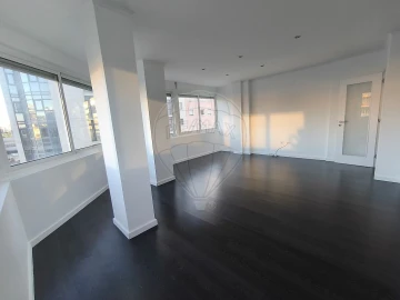 Apartamento T3 para Venda em Avenidas Novas