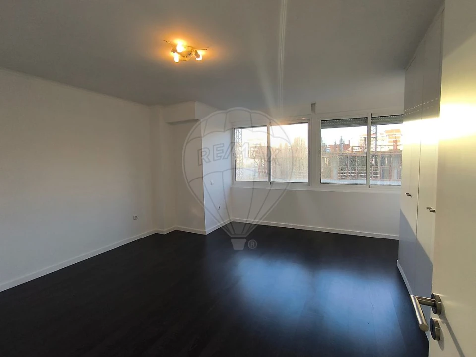 Apartamento T3 para Venda em Avenidas Novas Foto 6