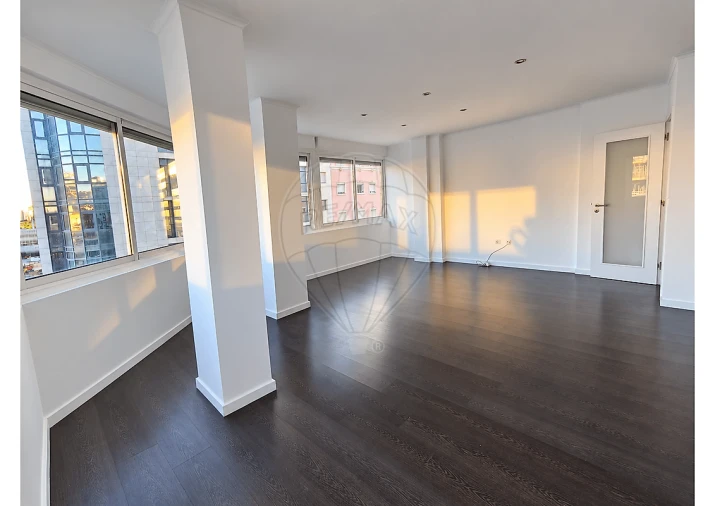 Apartamento T3 para Venda em Avenidas Novas Foto 4