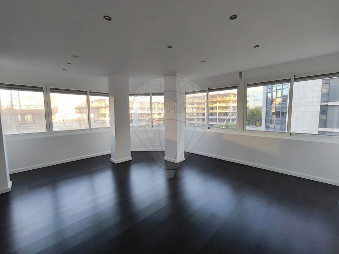 Apartamento T3 para Venda em Avenidas Novas Foto 4