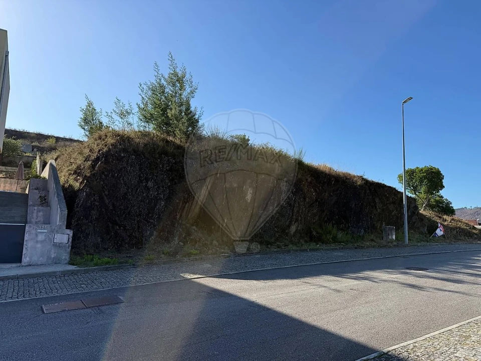 Terreno para Venda em Melres e Medas Foto 1