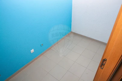 Loja para Arrendamento em Alenquer (Santo Estêvão e Triana)