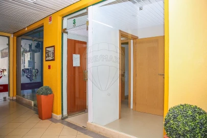 Loja para Arrendamento em Alenquer (Santo Estêvão e Triana)