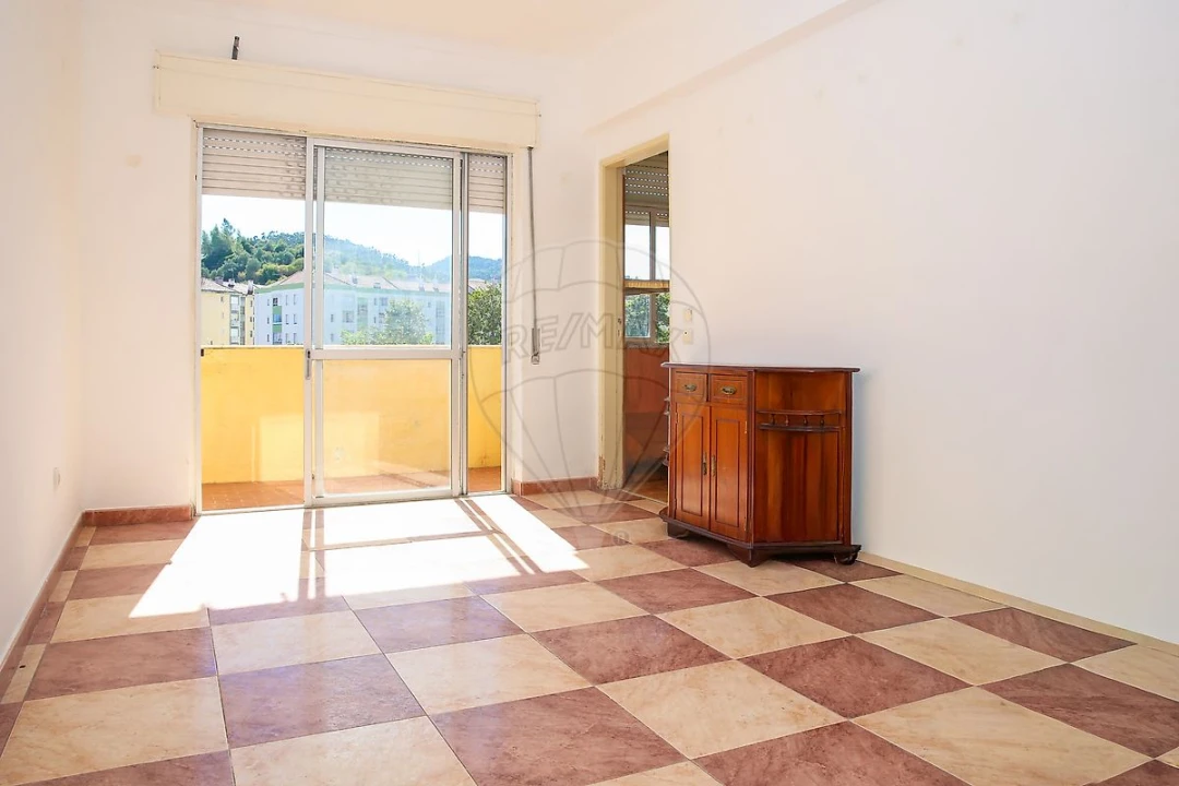 Apartamento T3 para Venda em Castanheira do Ribatejo e Cachoeiras Foto 2