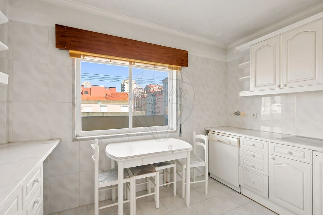 Apartamento T2 para Venda em Algueirão-Mem Martins Foto 6