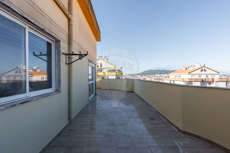 Apartamento T2 para Venda em Algueirão-Mem Martins Foto 16