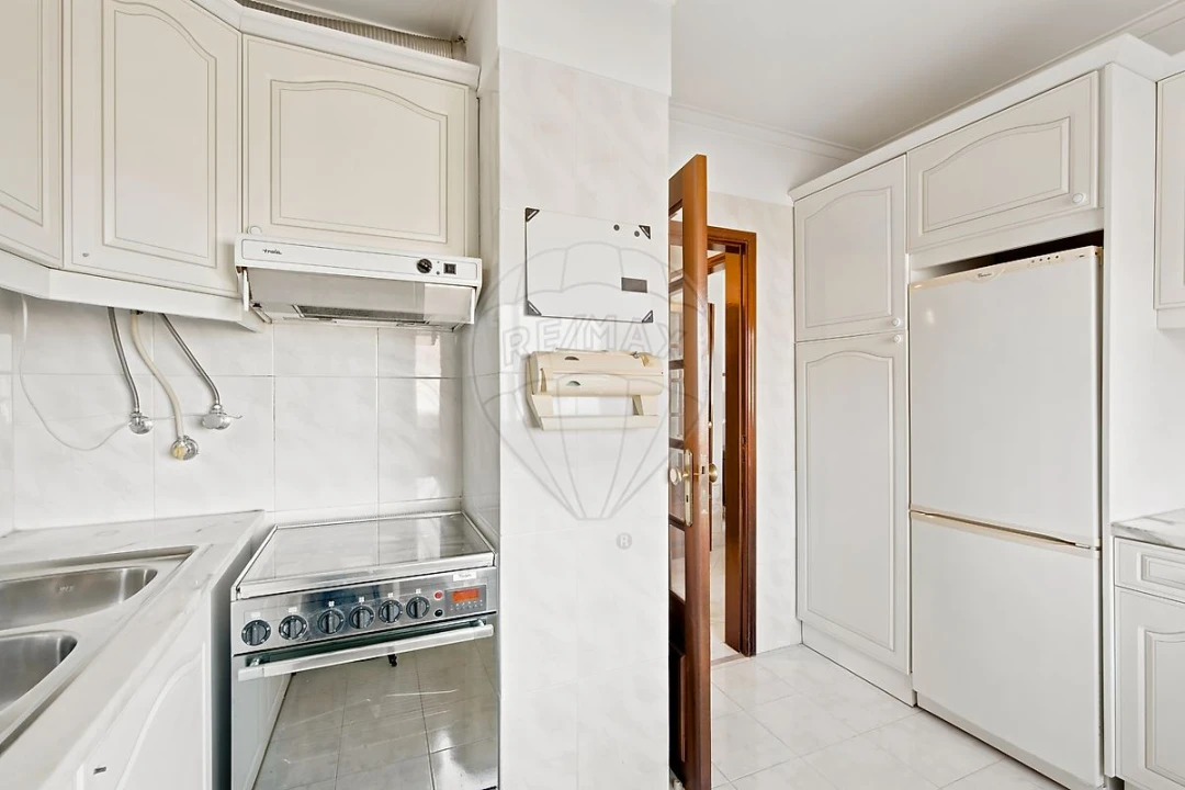 Apartamento T2 para Venda em Algueirão-Mem Martins Foto 7