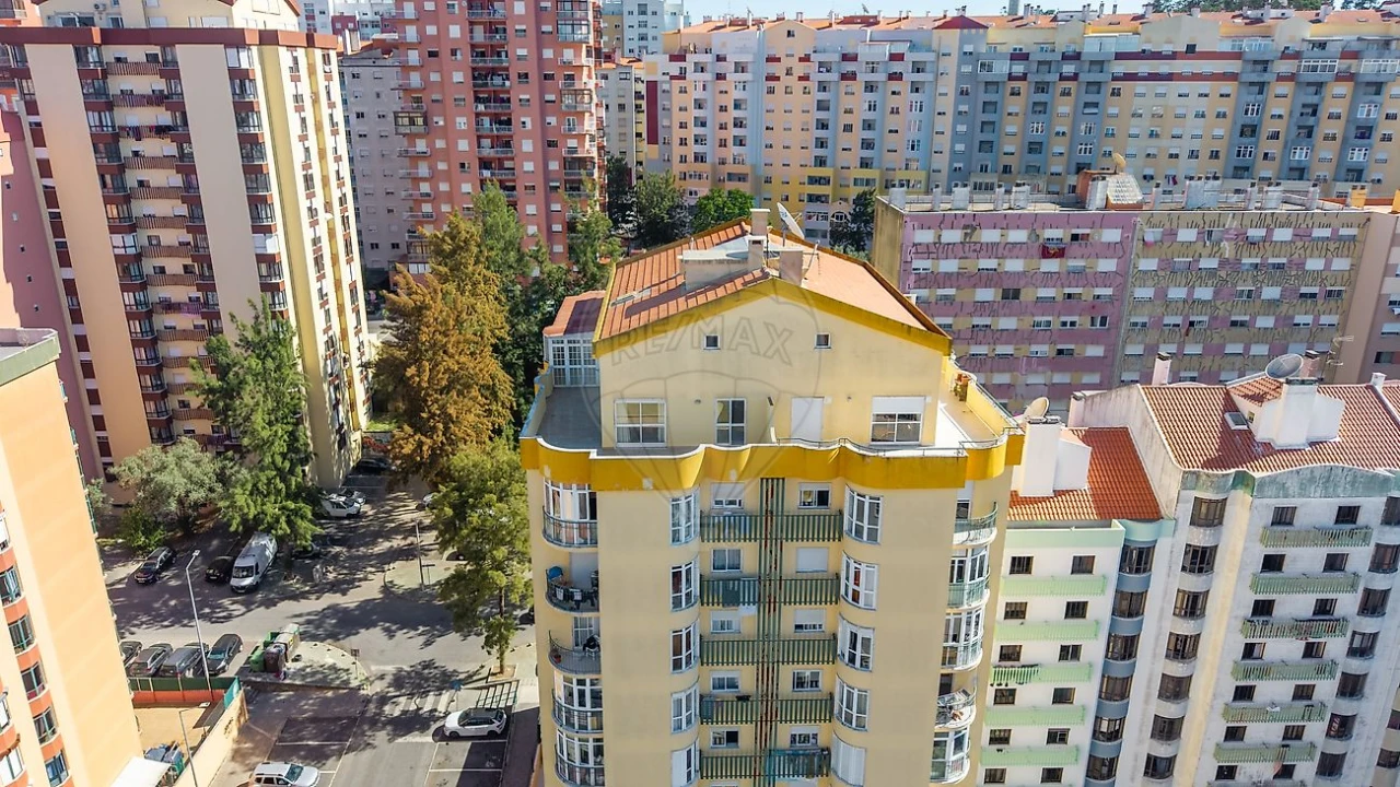 Apartamento T2 para Venda em Algueirão-Mem Martins Foto 1