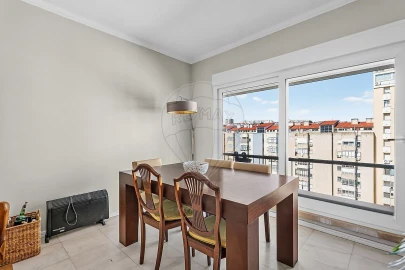 Apartamento T4 para Venda em Algés, Linda-A-Velha e Cruz Quebrada-Dafundo