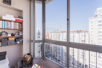 Apartamento T4 para Venda em Algés, Linda-A-Velha e Cruz Quebrada-Dafundo