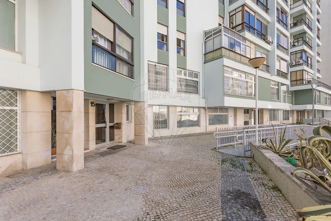 Apartamento T4 para Venda em Algés, Linda-A-Velha e Cruz Quebrada-Dafundo Foto 31